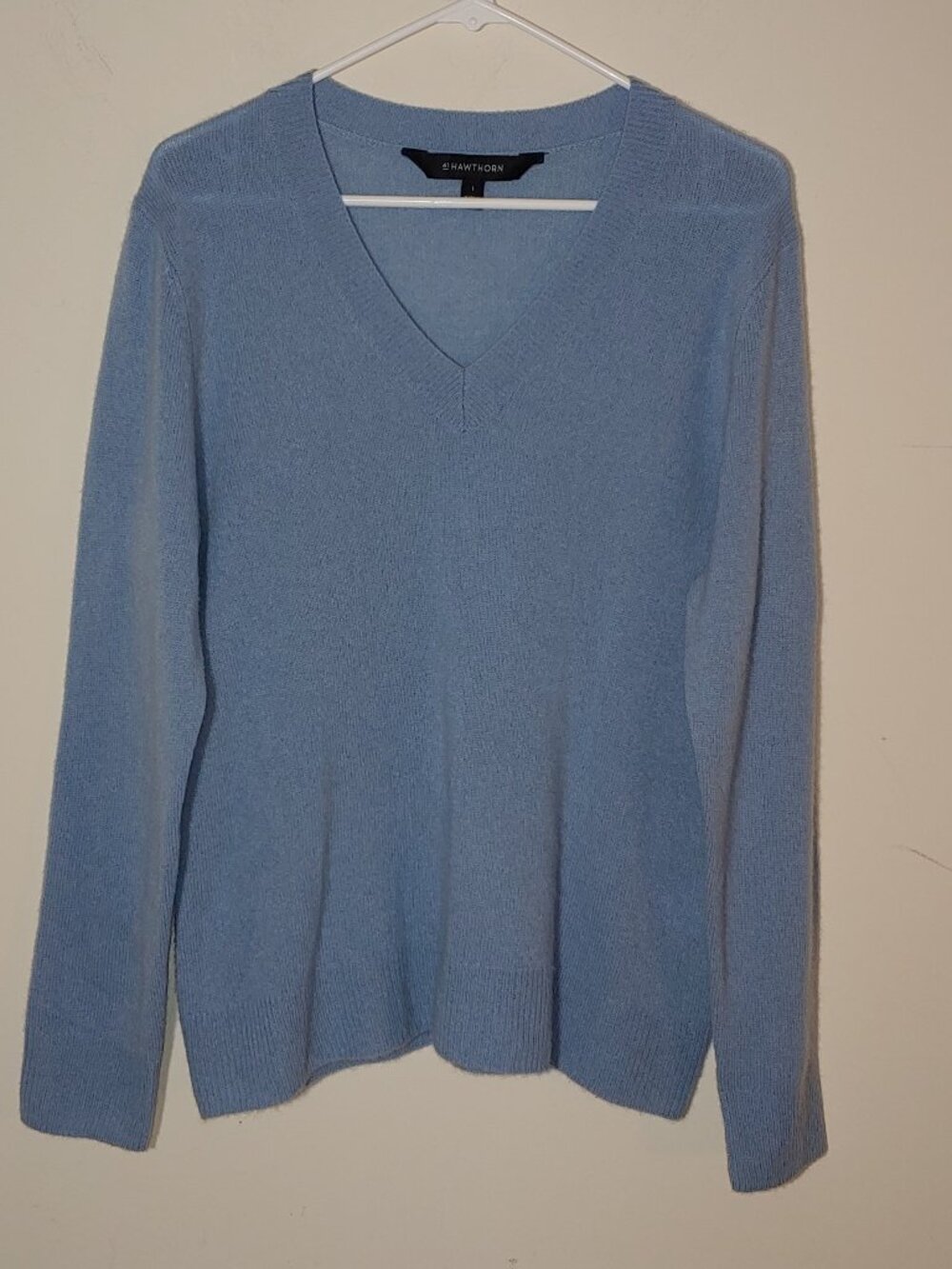 41 Hawthorn 100% Cashmere Long Sleeves V-Neck Sweater Light Blue